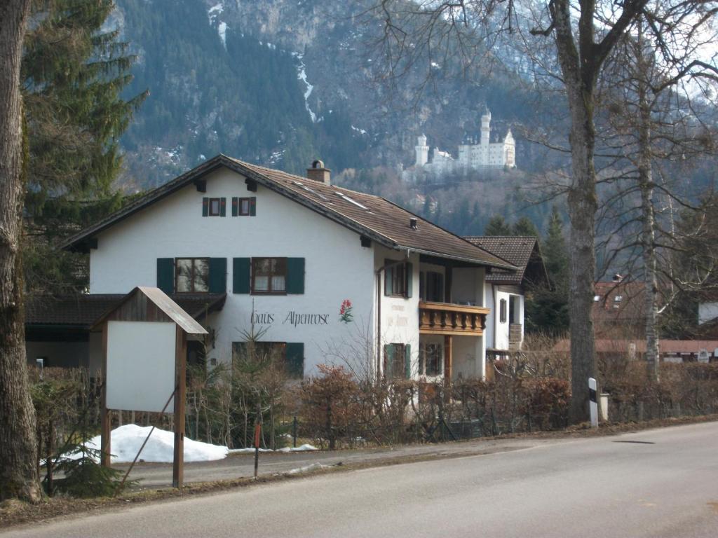 Апартаменты Haus Alpenrose Швангау Экстерьер фото